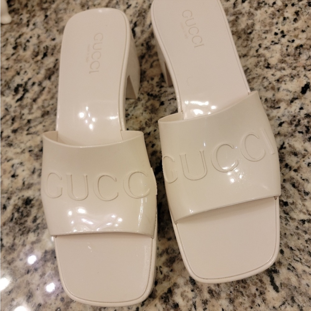 Worn a couple times In great condition. Size 40 box and dust bag included